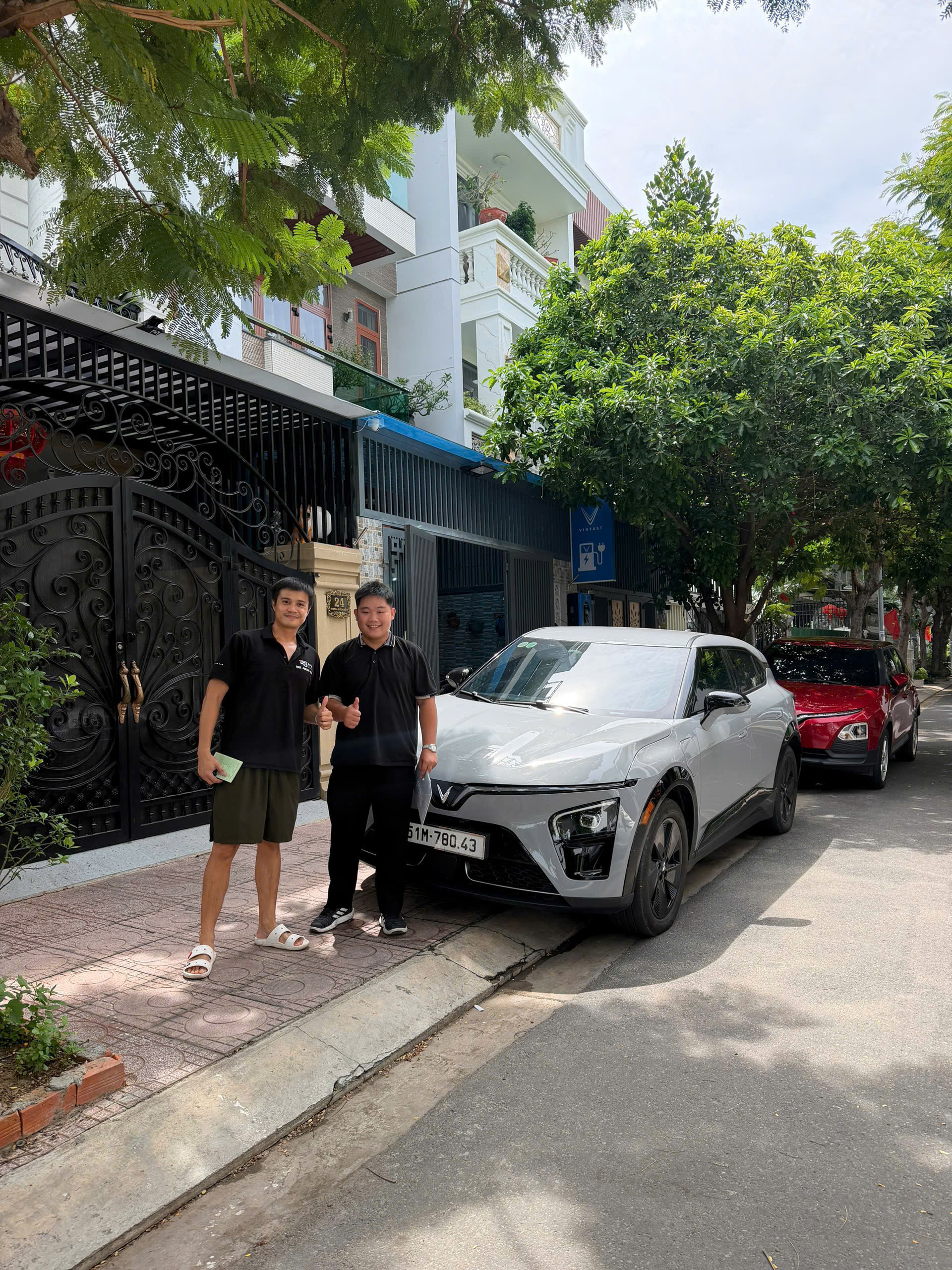 Xe điện tự lái