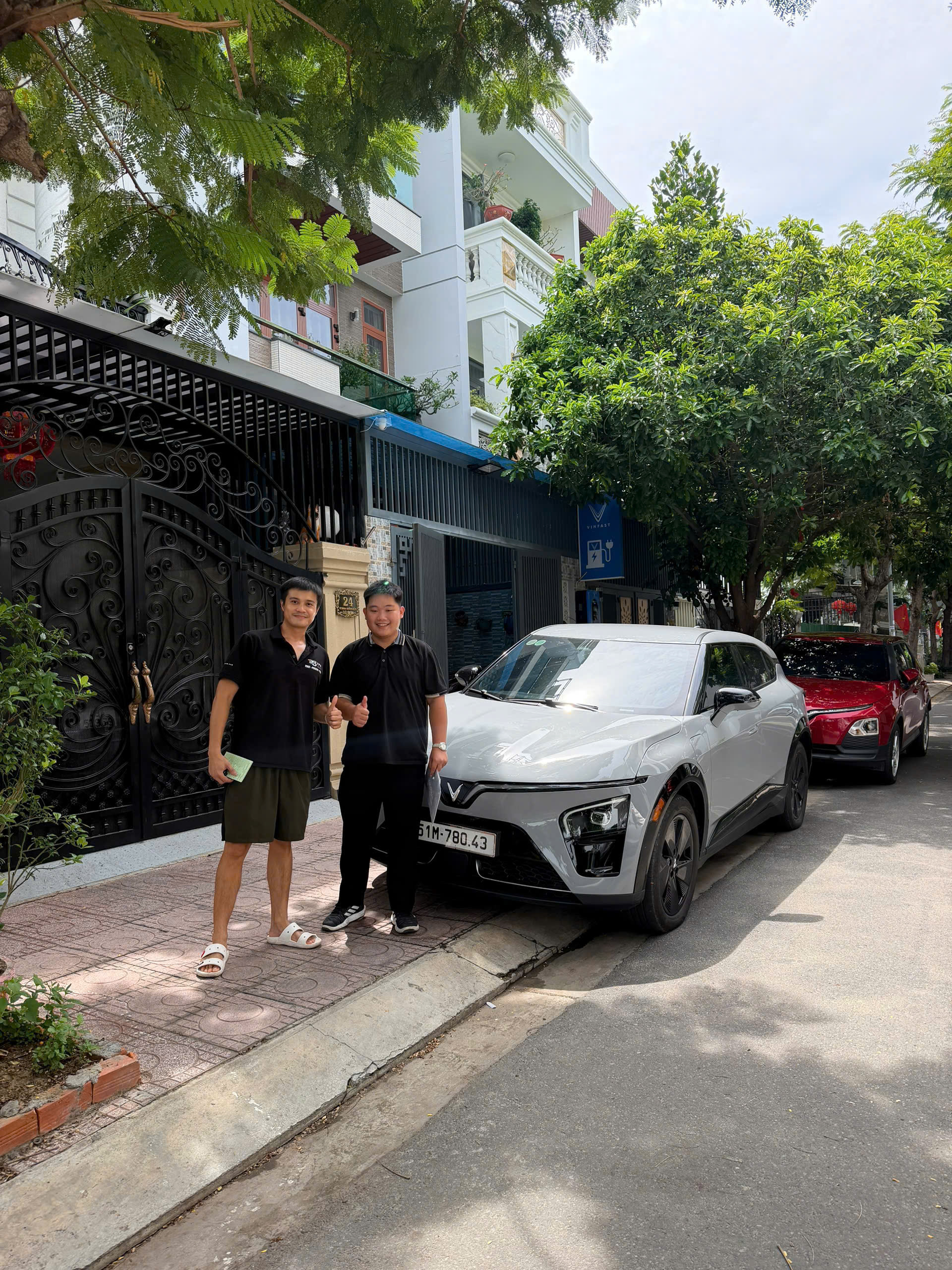 Xe điện tự lái